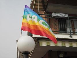 bandiera della pace arcobaleno foto