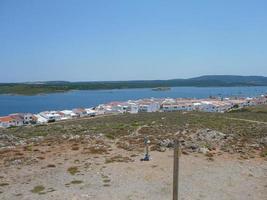 vista di fornells nell'isola di minorca, spagna foto