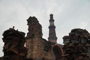 vista di qutub minar- qutab minar road, immagine di delhi foto