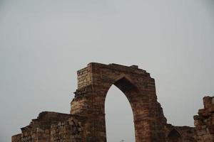 immagine della struttura della vecchia porta storica indiana all'aperto foto