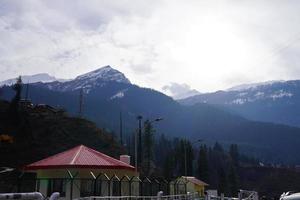 bellissimo posto turistico nelle immagini delle montagne foto