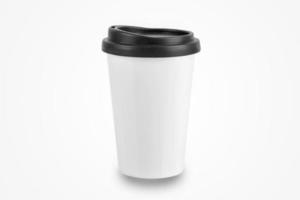 tazza di caffè bianca isolata su sfondo bianco, tracciato di ritaglio foto