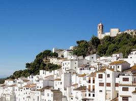 casares, andalucia, spagna, 2014. vista di casares in spagna il 5 maggio 2014 foto