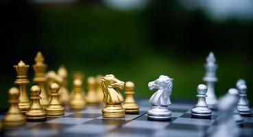 scacchi, giochi da tavolo per concetti e concorsi e strategie per idee di successo aziendale foto