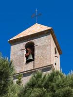 casares, andalucia, spagna, 2014. campanile della chiesa a casares spagna il 5 maggio 2014 foto