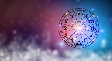 segni zodiacali all'interno del cerchio dell'oroscopo. astrologia nel cielo con molte stelle e lune concetto di astrologia e oroscopi foto