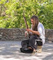 barcellona, spagna, 9 giugno 2018-musicista di strada che suona il sitar foto