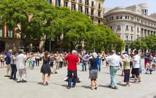 barcellona, spagna, 10 giugno 2018-persone senior che ballano foto