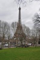 tour eiffel a parigi foto