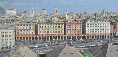 vista della città di genova in italia foto