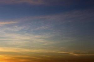 sfondo astratto bellissimo cielo al tramonto foto