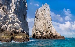 messico, los cabos, gite in barca alla destinazione turistica arco di cabo san lucas, el arco e spiagge foto