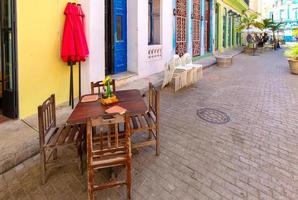 pittoresche strade colorate dell'Avana Vecchia nel centro storico della città di L'Avana vicino a Paseo El Prado e Capitolio foto