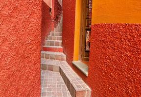 guanajuato, famoso vicolo del bacio callejon del beso foto