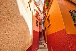 guanajuato, famoso vicolo del bacio callejon del beso foto