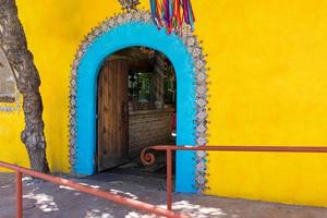 pittoresche strade coloniali e architettura di cabo san lucas nel centro storico vicino al porto turistico e alle spiagge pubbliche foto