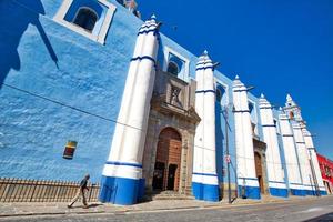 puebla colorata architettura coloniale e strade nel centro storico della città foto