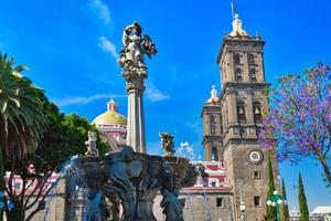 messico, cattedrale di puebla sulla piazza centrale di zocalo, centro storico della città foto