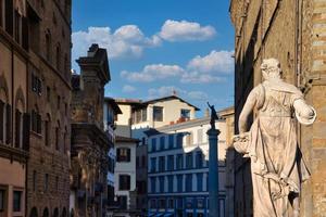 bei vecchi ponti di firenze nel centro storico della città foto