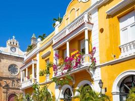 famosa città murata coloniale di Cartagena e i suoi edifici colorati nel centro storico della città, designata patrimonio mondiale dell'UNESCO foto