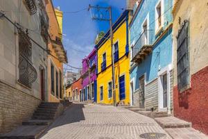 guanajuato, messico, pittoresche strade colorate nel centro storico della città foto