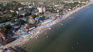 spiaggia sul mar nero fotografia aerea con un drone foto