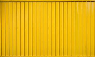 scatola gialla contenitore linea a strisce testurizzata foto
