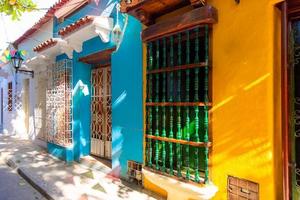 pittoresche strade colorate di cartagena nello storico quartiere di getsemani vicino alla città murata, ciudad amurallada foto