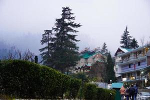 casa nella zona delle colline immagini di montagna per lo sfondo foto