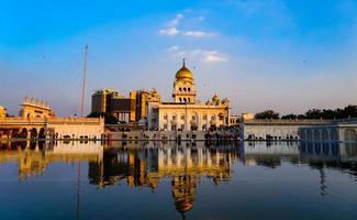 bangla sahib gurudwara luogo religioso per sikh foto