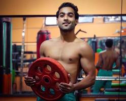 Uomo In Palestra Con Palestra Palestra Immagini foto