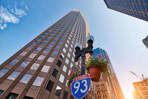 distretto finanziario del centro di boston e skyline della città foto