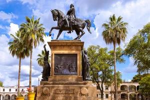 morelia, michoacan, strade colorate e case coloniali nel centro storico di Morelia, una delle principali attrazioni turistiche della città foto