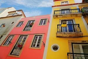 portogallo, strade colorate di lisbona foto