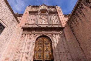 messico, morelia, una popolare destinazione turistica cattedrale morelia su plaza de armas nel centro storico foto