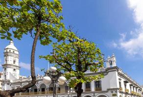 messico, palazzo municipale di veracruz e strade coloniali nel centro storico foto