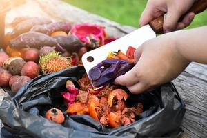 rifiuti della cucina per fare il compostaggio a casa. foto