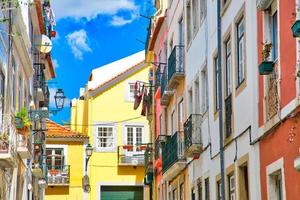 portogallo, strade colorate di lisbona foto