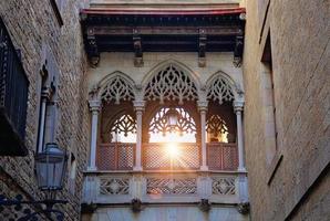 spagna, pont del bisbe, ponte vescovile nella cattedrale di barcellona a las ramblas foto