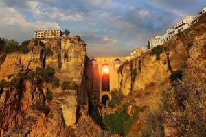 ronda, puente nuevo arch puente nuevo bridge foto