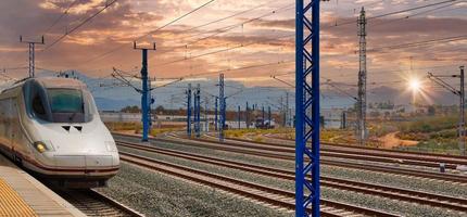 spagna, stazione ferroviaria di antequera che serve destinazioni andaluse di riferimento foto