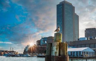 vista panoramica sul porto di Boston e sulla città foto