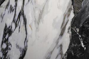 marmo nero con motivi bianchi per pareti o rivestimenti per pavimenti in interni, texture di sfondo foto