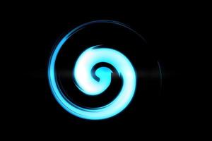 fuoco blu con vorticoso luminoso su sfondo nero. spirale incandescente con cerchi di luce effetto luce, sfondo astratto foto