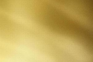 parete metallica spazzolata dell'onda dorata, fondo astratto di struttura foto