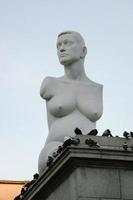 Londra, Regno Unito, 2005. statua incinta di alison lapper in trafalgar square foto