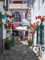 estepona, andalucia, spagna, 2014. tipica scena di strada foto