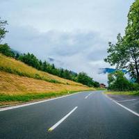 lungo la strada foto