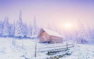 tramonto in montagna invernale foto