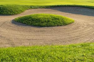 sfondo del bunker di sabbia del campo da golf per il torneo estivo foto